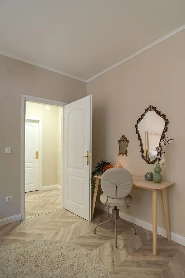 Great Location-Luxury Apartment Pula +Free Parking 0*,  Croatia
