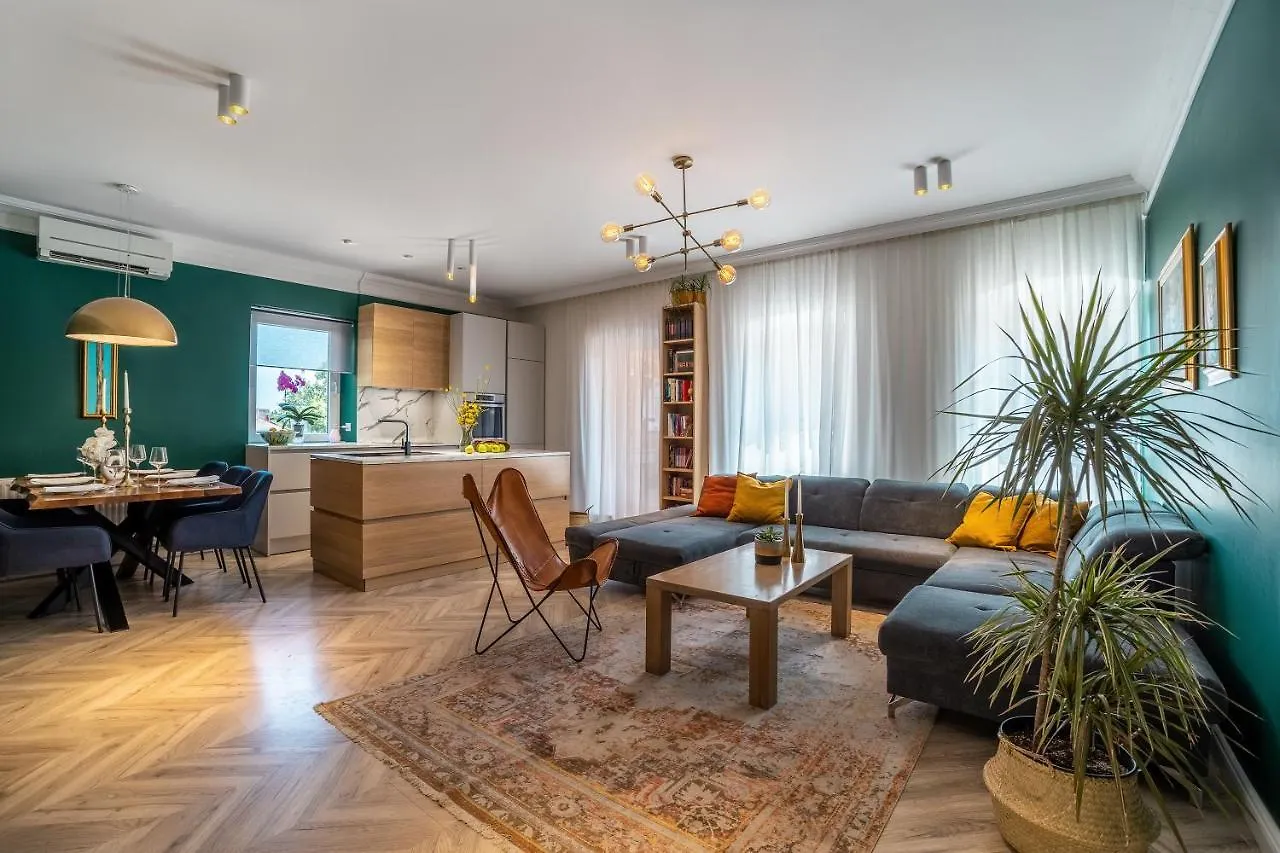 Great Location-Luxury Apartment Pula +Free Parking 0*,  Croatia