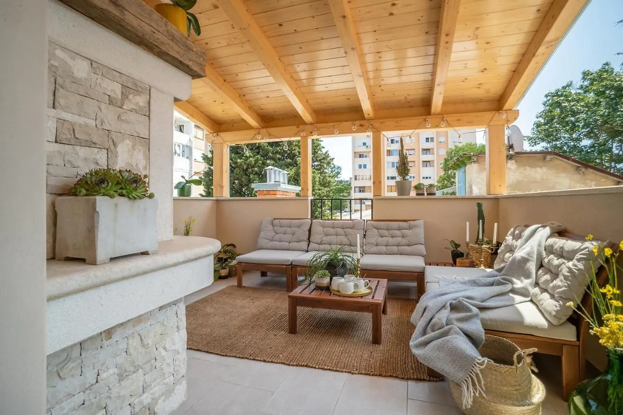 Great Location-Luxury Apartment Pula +Free Parking 0*,